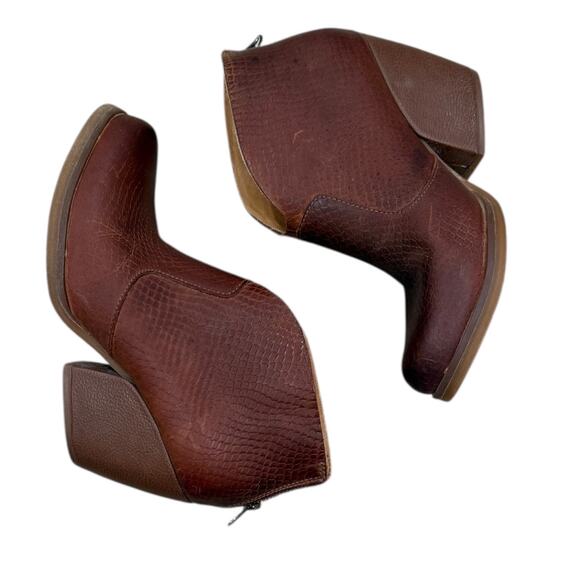 Kork-Ease Gemini Leather V Booties - Picture 5 of 11